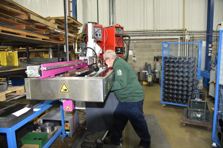 Welding metal tubes