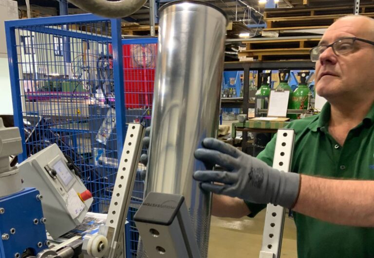 Forming a plain metal tube