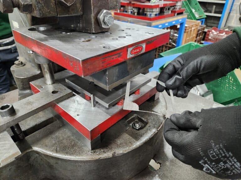 Forming a perforated mesh disc